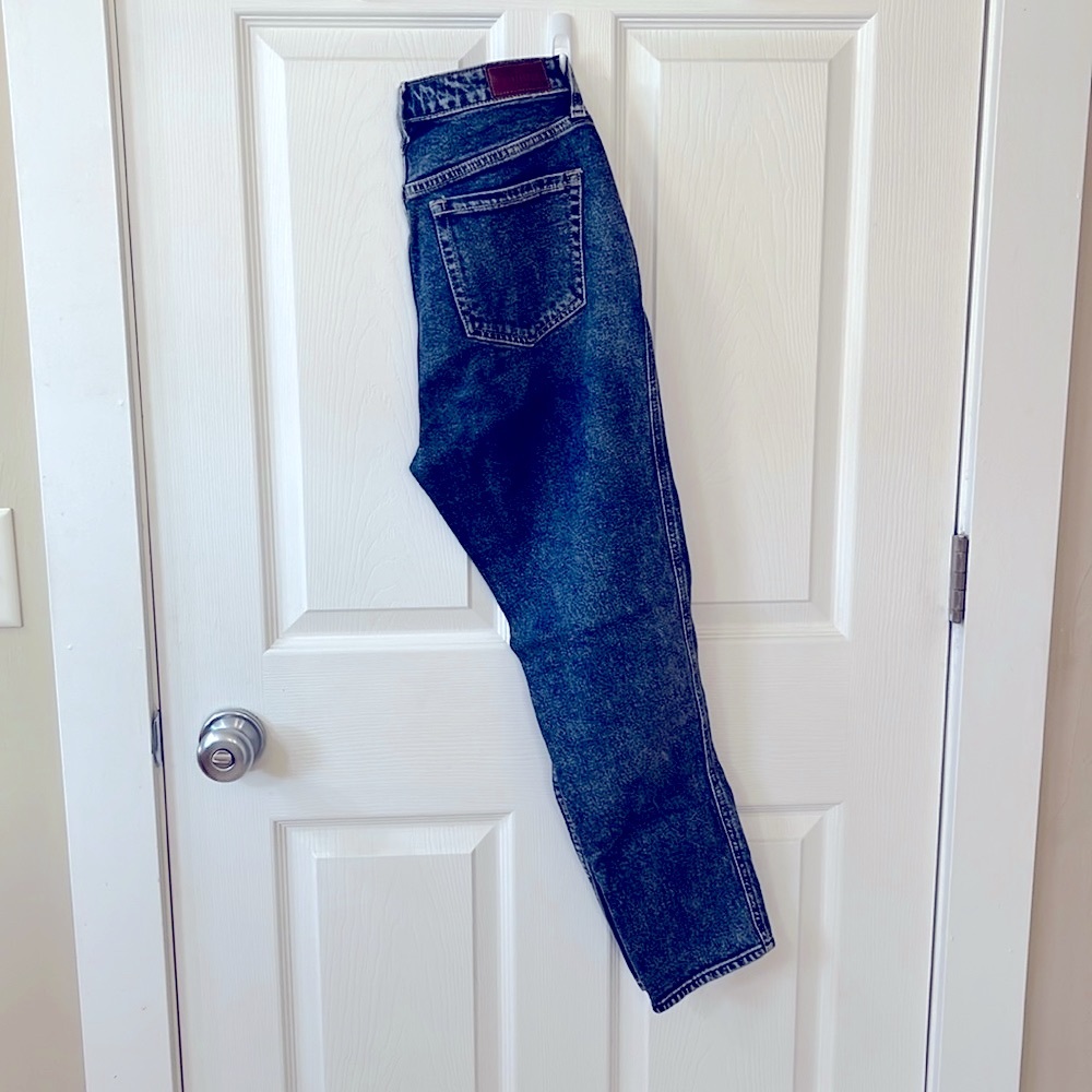 Hollister Ultra High-Rise Mom Jean